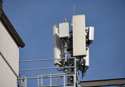 BaseStation-400×280 5G URLLC for industry in license-free ISM band spectrum